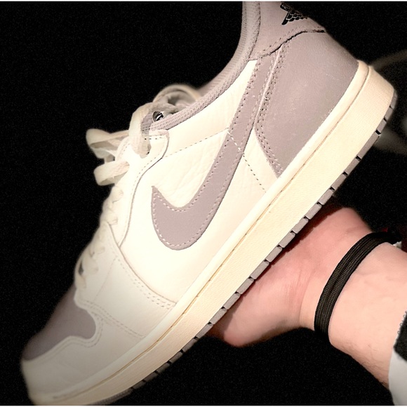 Air Jordan 1 Retro Low OG ‘Atmosphere Grey’ - Picture 6 of 8